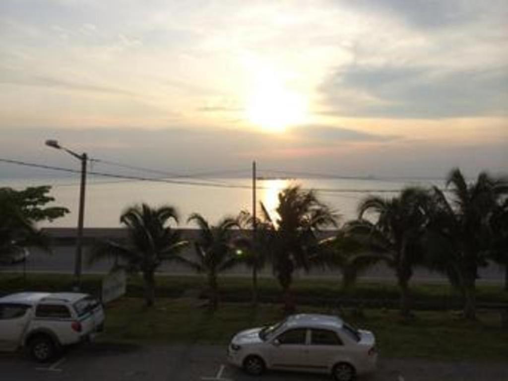 Sea Front Hotel Port Dickson Exterior photo